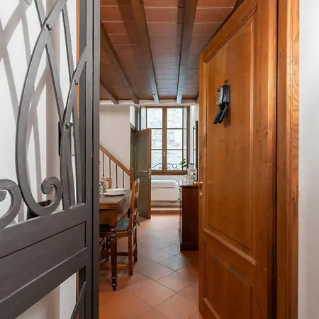 Dimora Storica Uffizi & Ponte Vecchio Apartmán *